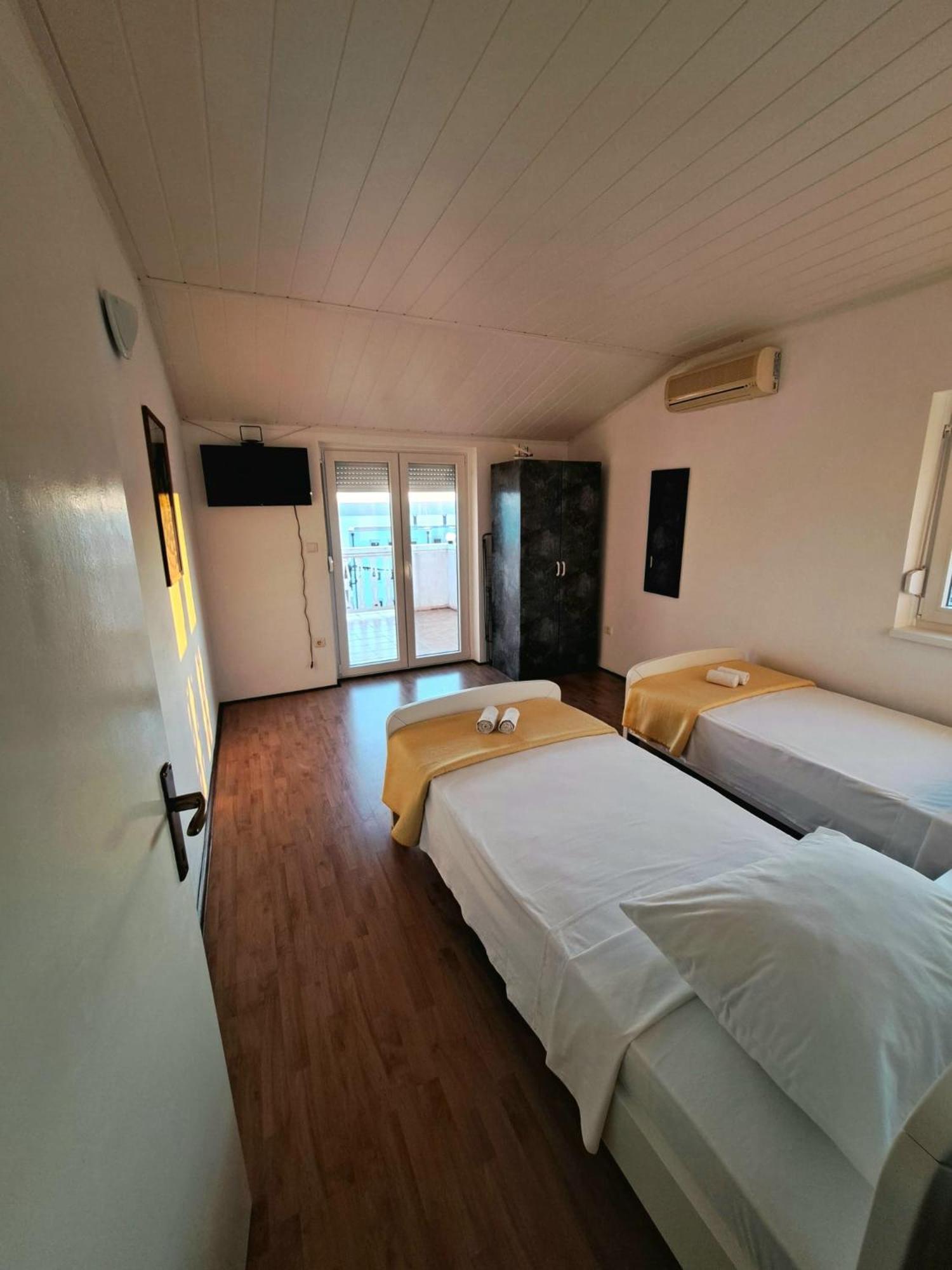 Apartments Maruna Maslenica Zewnętrze zdjęcie